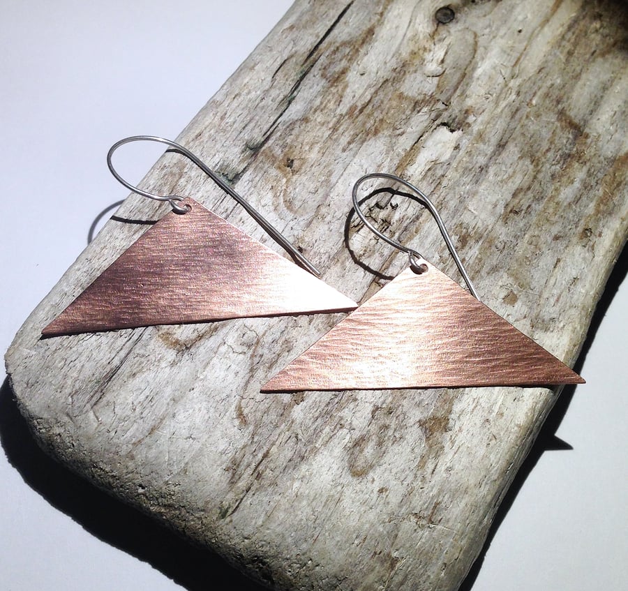Hammer Textured Copper Triangular Earrings (ERCUDGTR2) - UK Free Post