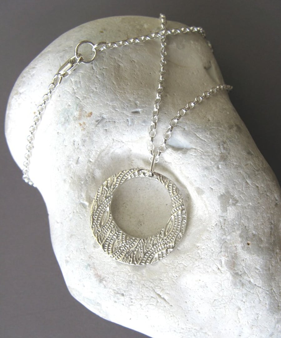 Fine silver disc necklace