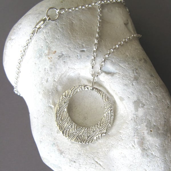 Fine silver disc necklace