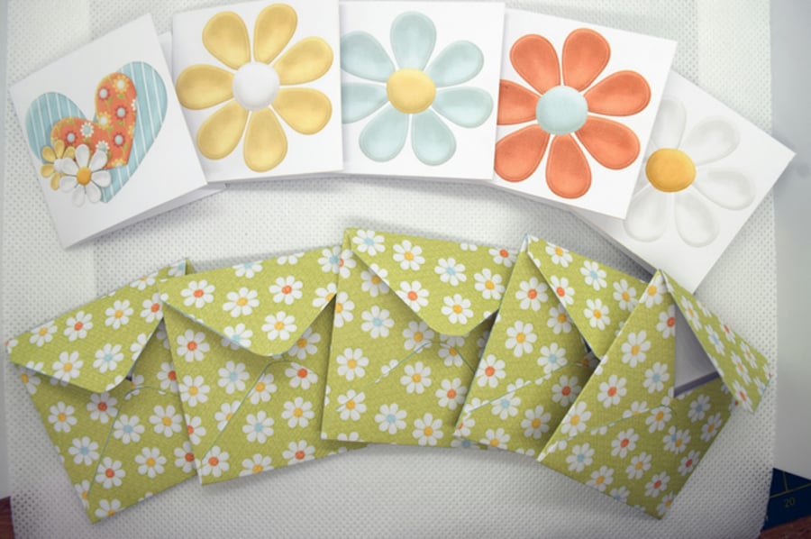 5 Daisy Mini Note Cards, Blank Notecards with Green Daisy Envelopes, Twinchies