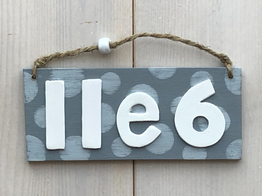 Welsh Hanging "Lle 6" Door sign in grey.