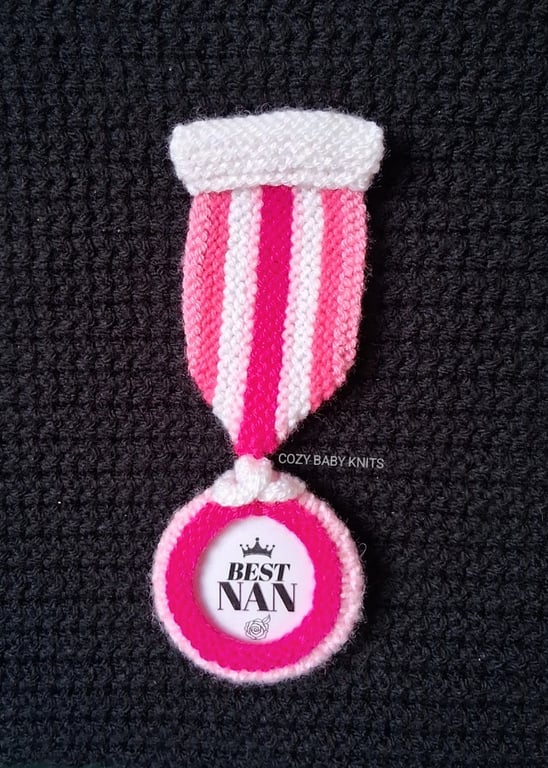 KNITTED  AWARDS MEDAL WITH REMOVABLE MESSAGE