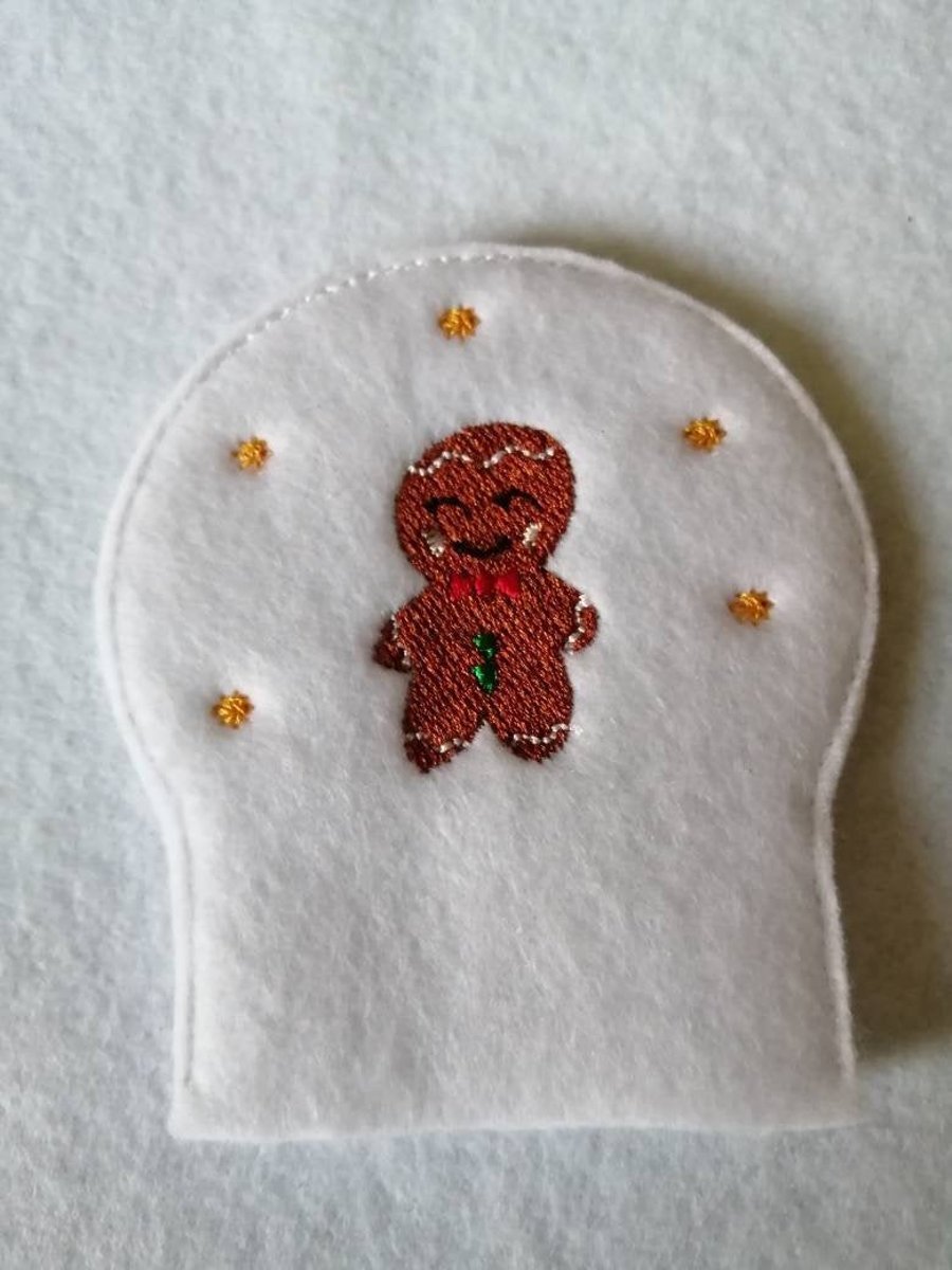 541. Gingerbread tea light cover.