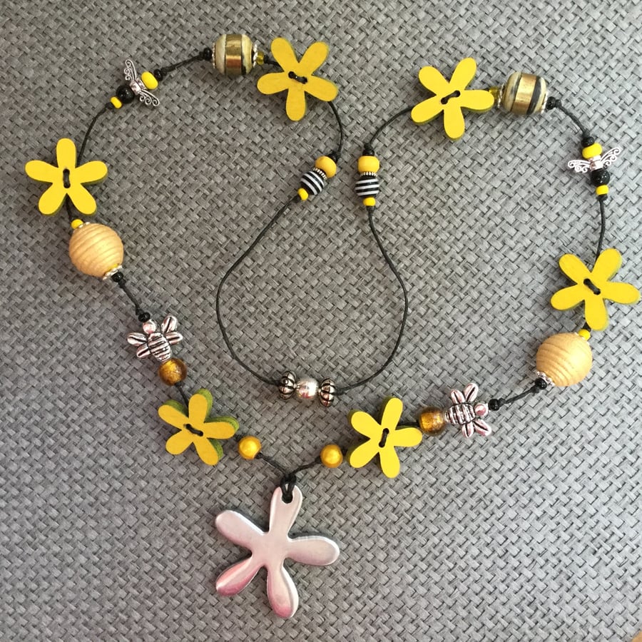 “Bumble-Long” flower necklace