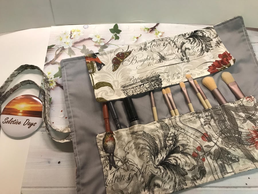 Handmade Music Script Make Up Brush Roll, Crochet Hook Storage Case