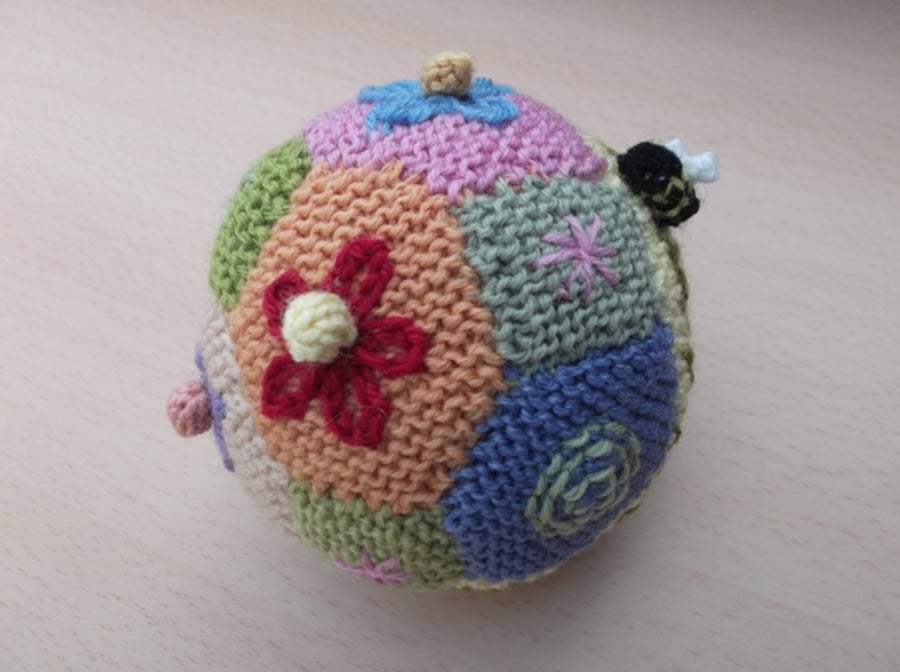 Knitted ball