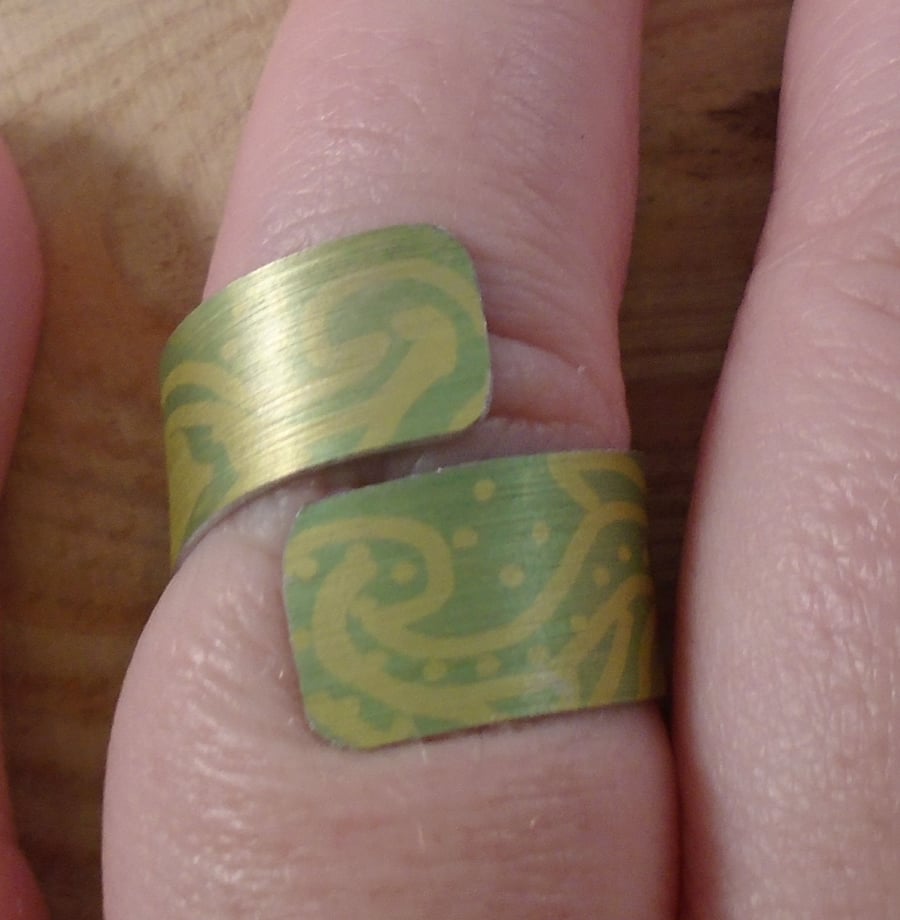 Anodised Aluminium Mehndi Yellow and Dark Green Adjustable Ring AAR111801