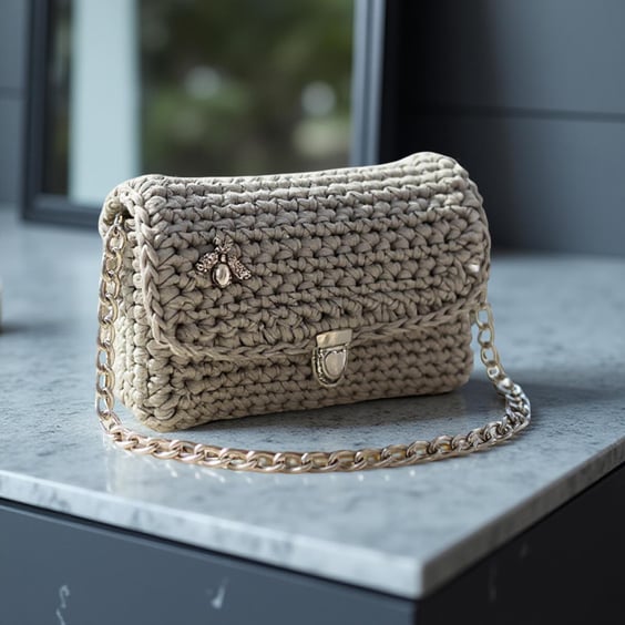 Crochet Bee shoulder Handbag with Silver Detail