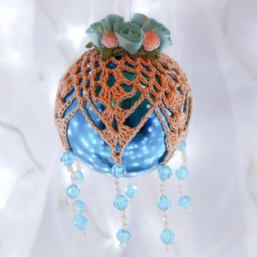 Christmas bauble turquoise and peach crochet lace vintage style, Y3