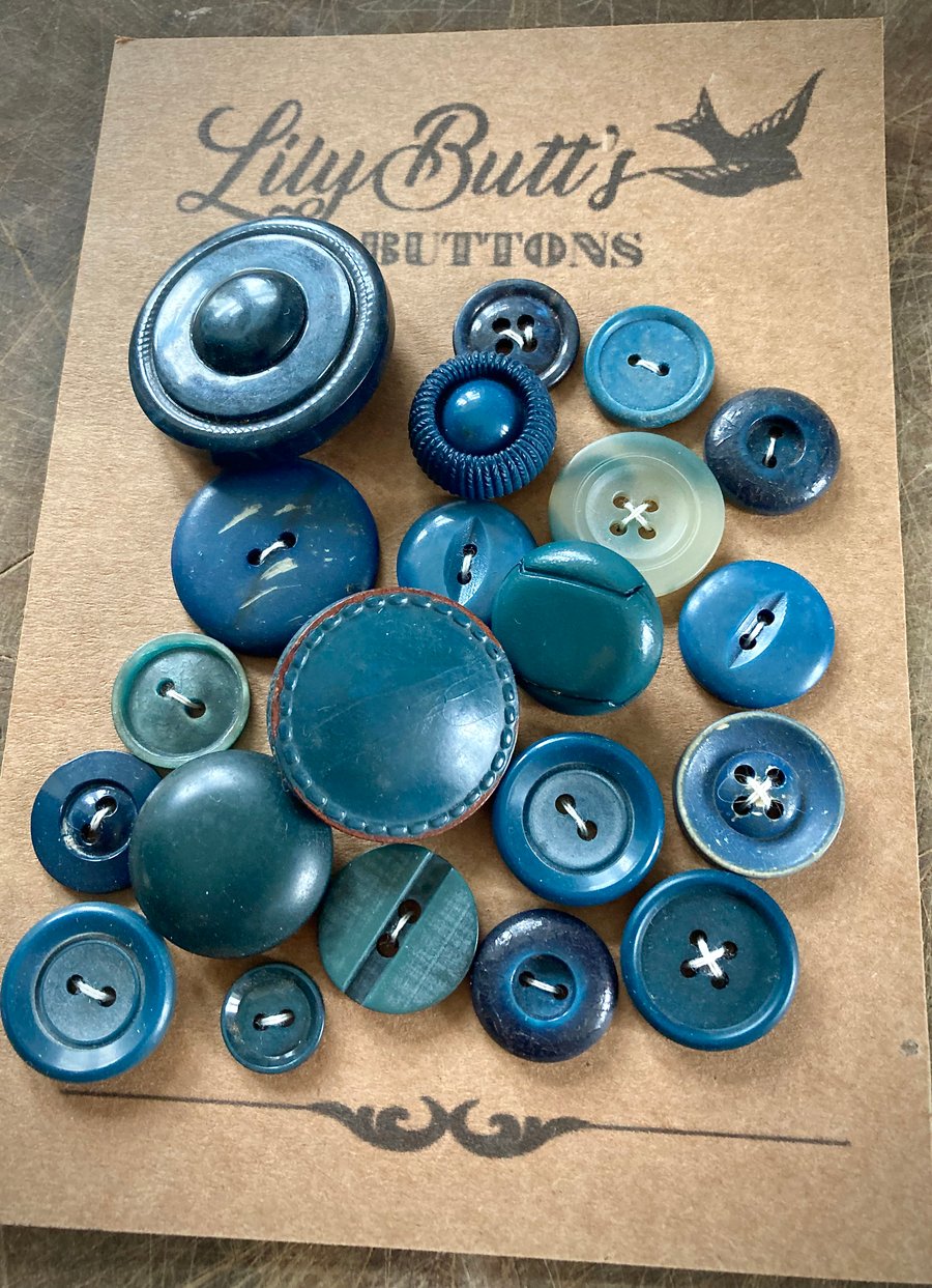 21 Vintage Deep Teal Mixed Buttons