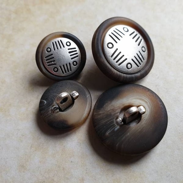 Brown mix  Polyester horn & metal Button in 15mm & 21mm