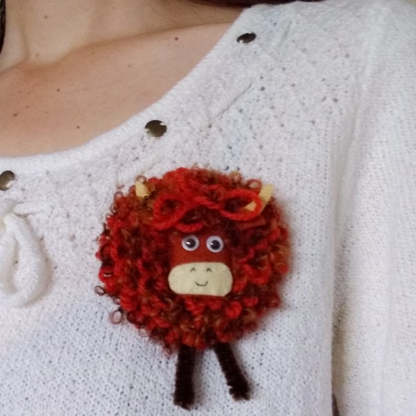 Highland cow brooch, felt farm animal brooch, gift for her
