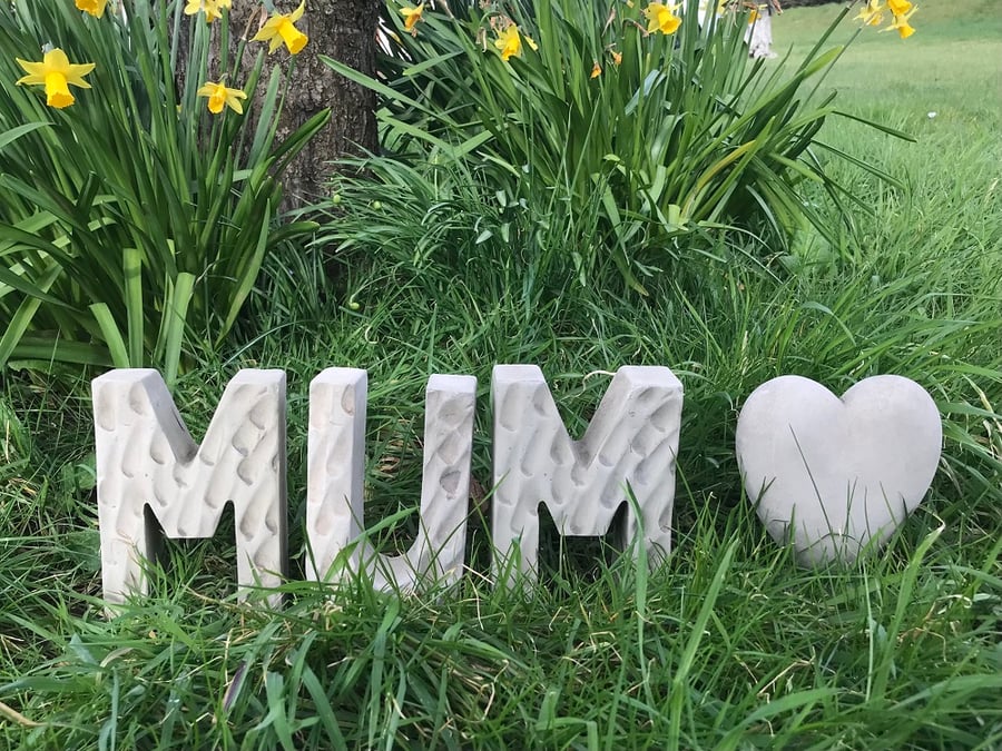 Mothers Day - MUM (Heart) Stone Garden Ornament