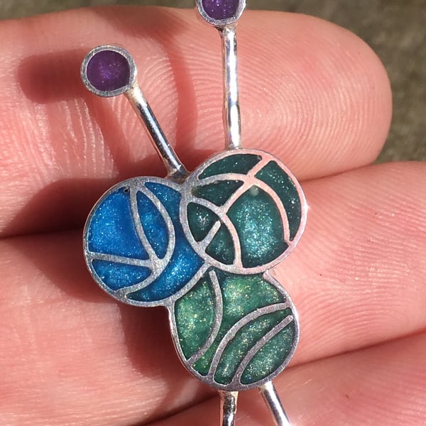 A Knitting brooch. Perfect gift for all yarn fans. 