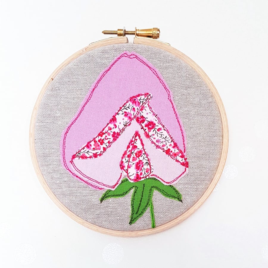 Pink sweet pea textile wall art, 5"