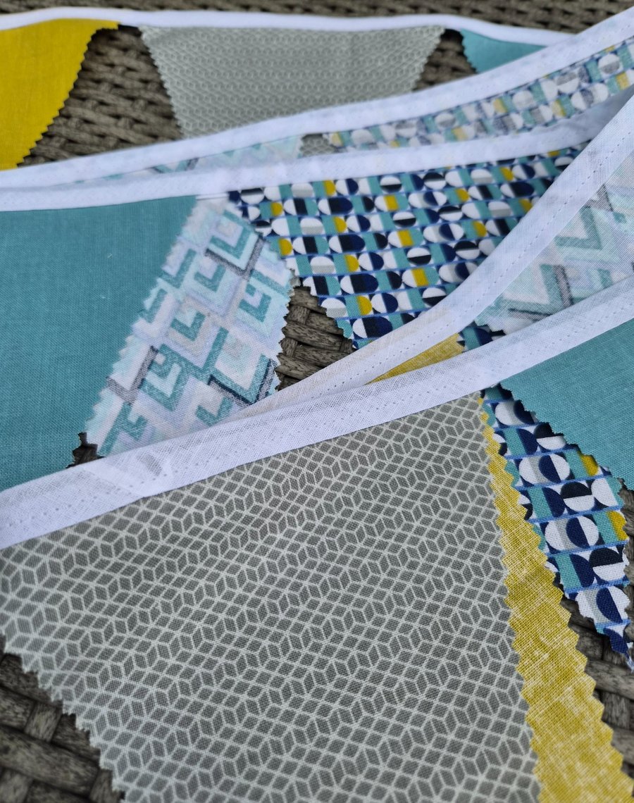 Retro Geo Bunting