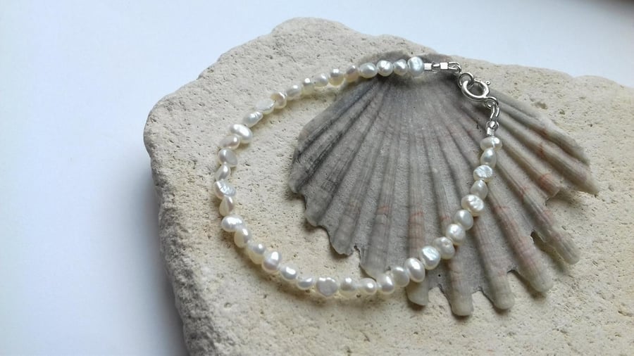 White Freshwater Pearl Bracelet with Sterling Silver Clasp - 6mm Pearls 