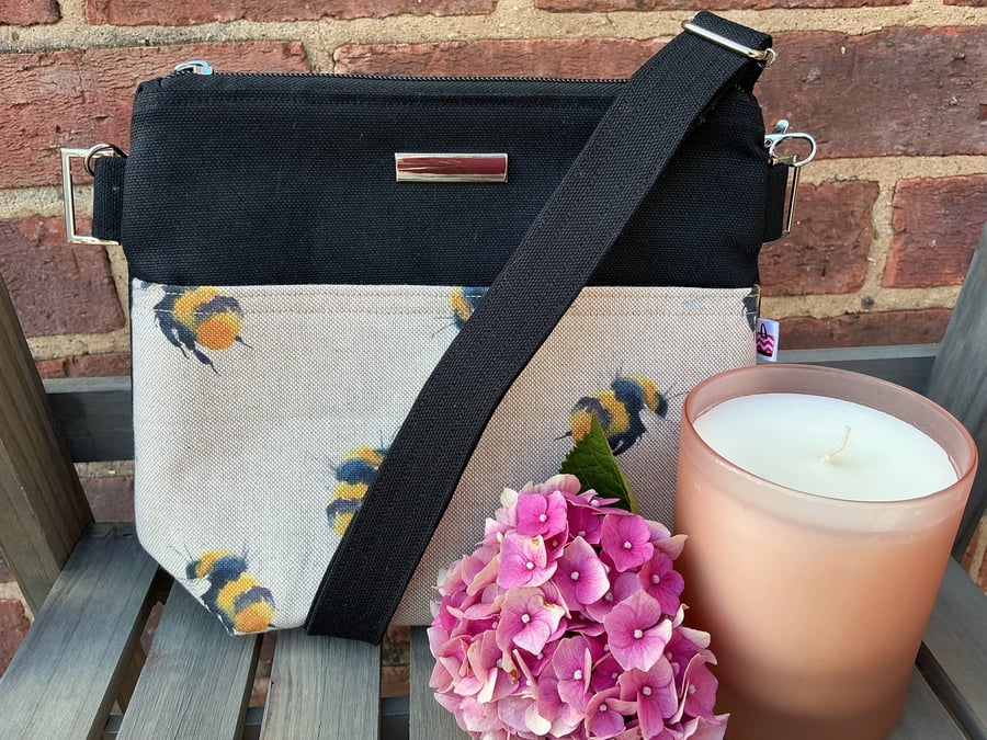 Bee Multi-pocket Crossbody Bag