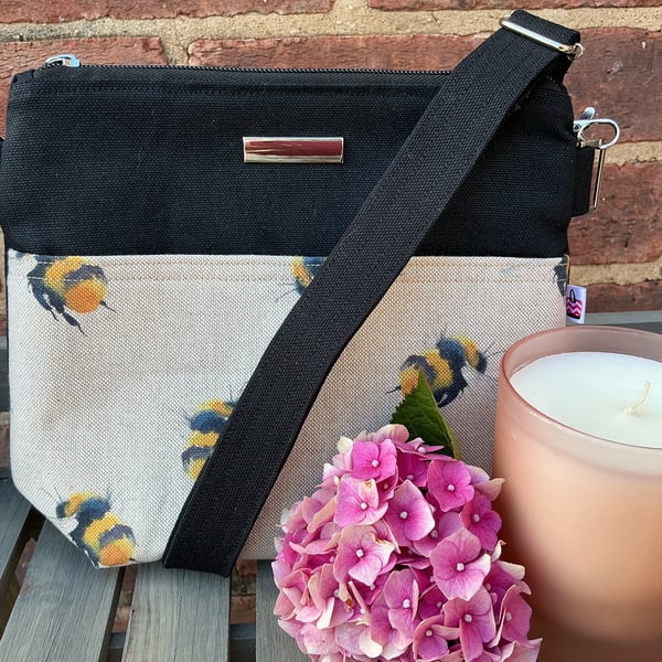 Bee Multi-pocket Crossbody Bag