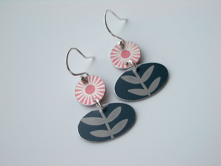 Flower earrings in coral and grey