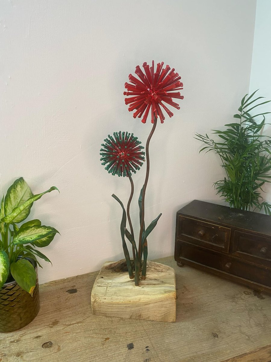 Red & Green Allium Home Decor