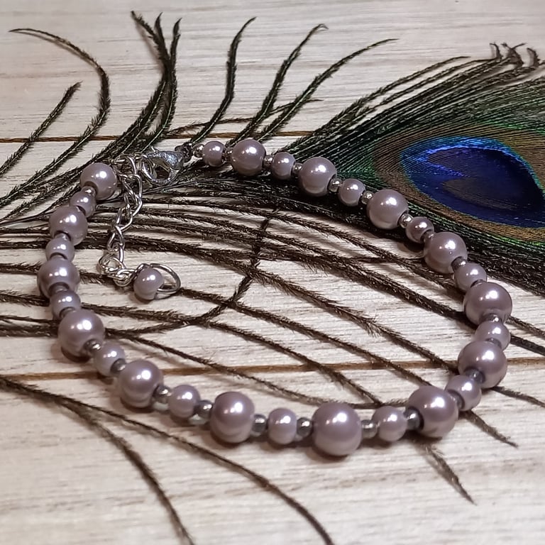 Upcycled pale lilac paste pearl bracelet