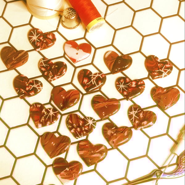 Perfectly Imperfect Heart buttons - 30mm - red marble effect