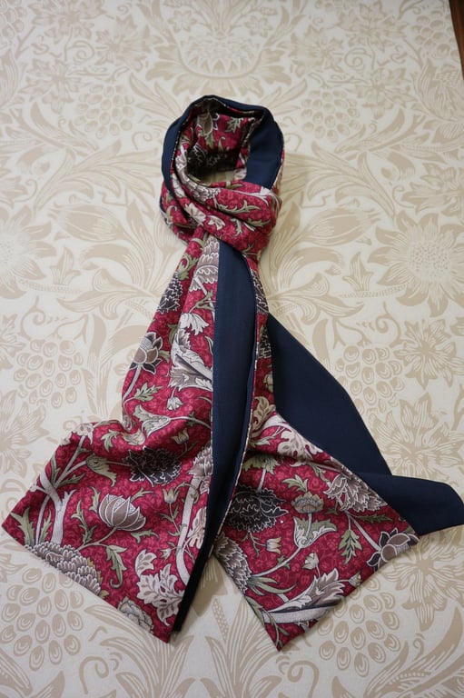 William Morris Scarf Cray Red