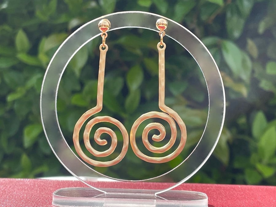 CELTIC CIRCLE EARRINGS gold plated matt hammered pushback post