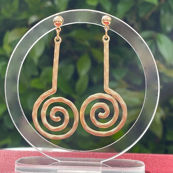 CELTIC CIRCLE EARRINGS gold plated matt hammered pushback post