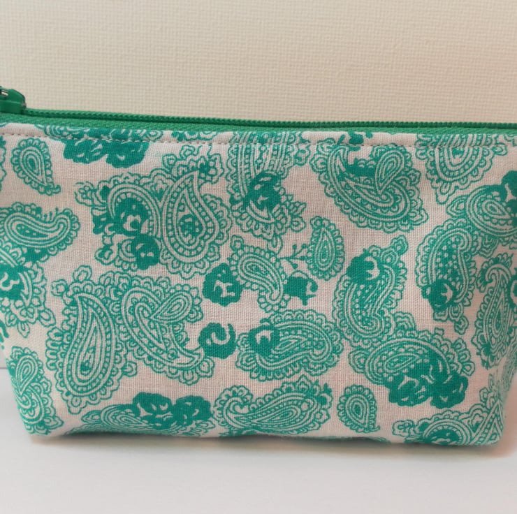 Small make up bag, green paisley pattern on a w... - Folksy