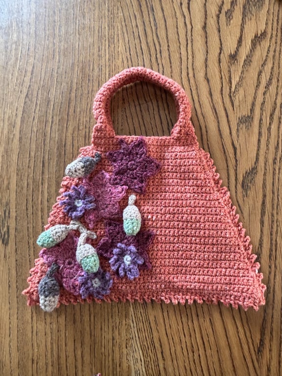 Orange crochet handbag, with an autumnal theme and theme 