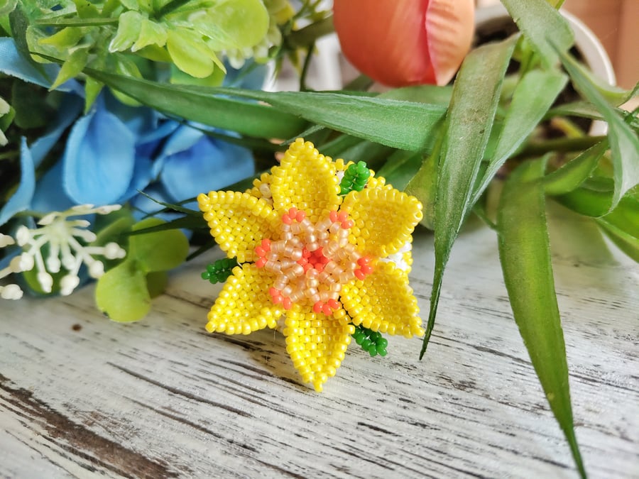 Handmade Beaded Yellow Daffodil Brooch
