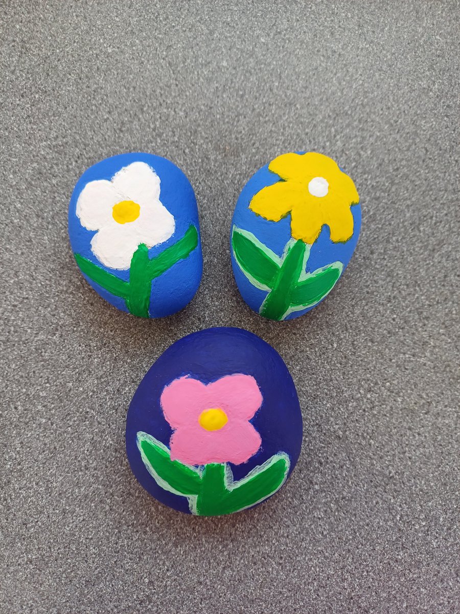 Painted flower stones, hand painted stones, painted pebbles, hand painted rocks