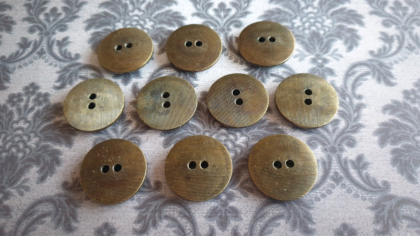 1" 25mm 40L groove effect 2 hole Antique Gold Button