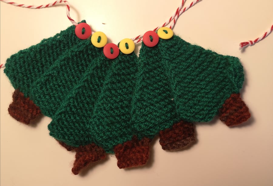 Knitted Christmas tree bunting with matte red and yellow buttons