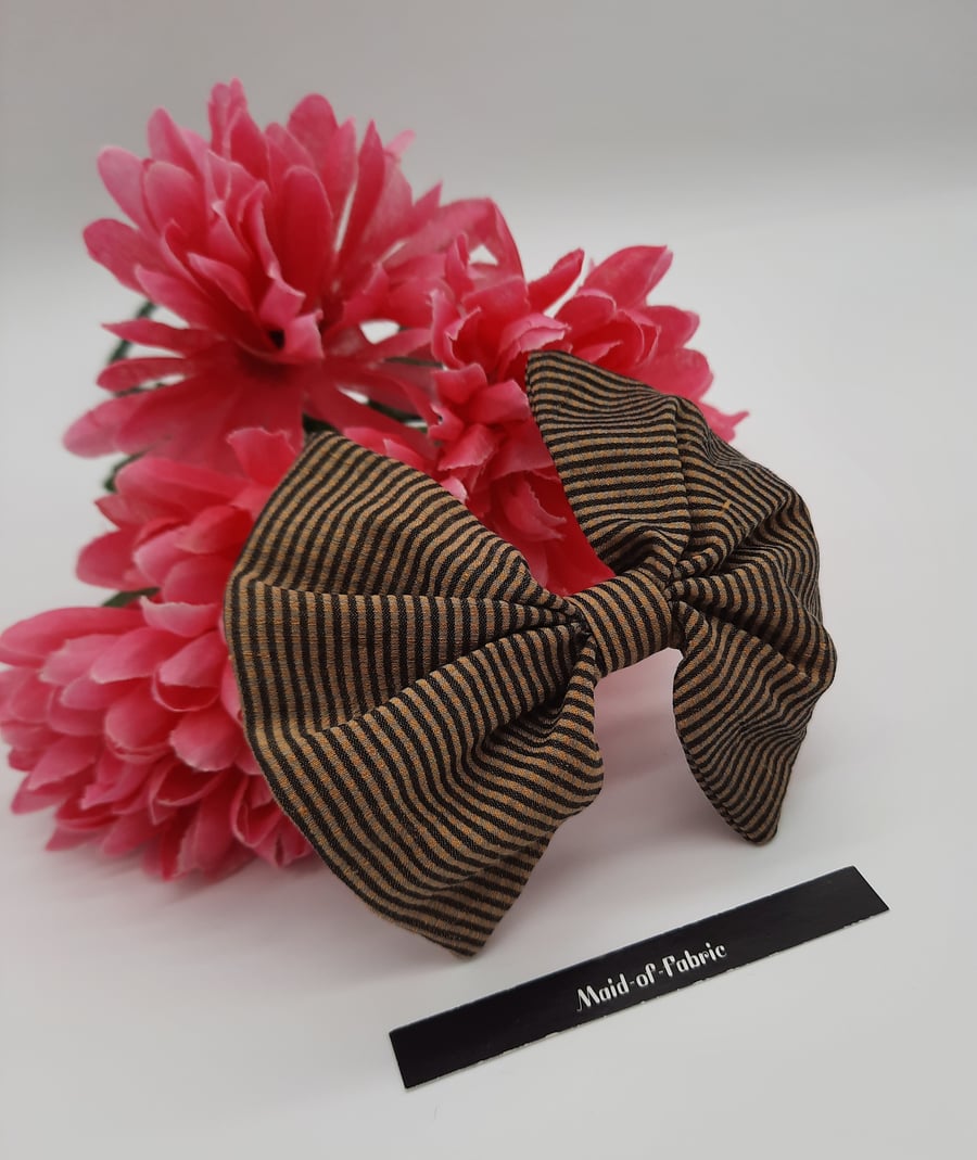 Hair bow slide clip in black and gold. 3 for 2 offer.  