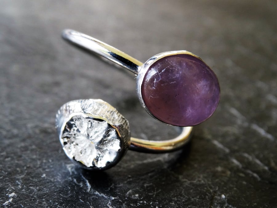 Lavender amethyst, sterling silver cast shell Tristan ring.