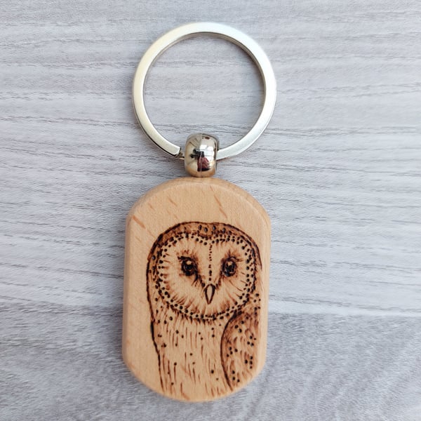 Barn Owl Pyrography Wood Keyring. Ideal gift for owl lovers.