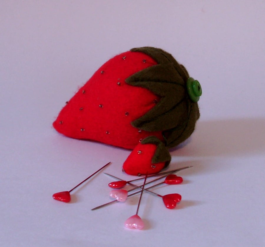 Strawberry pin cushion,pin cushion,pincushions,traditional strawberry