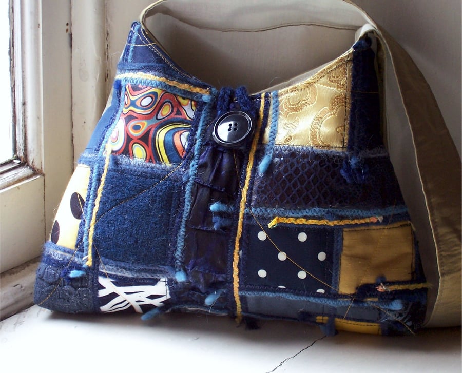 Shoulder bag in blue and gold