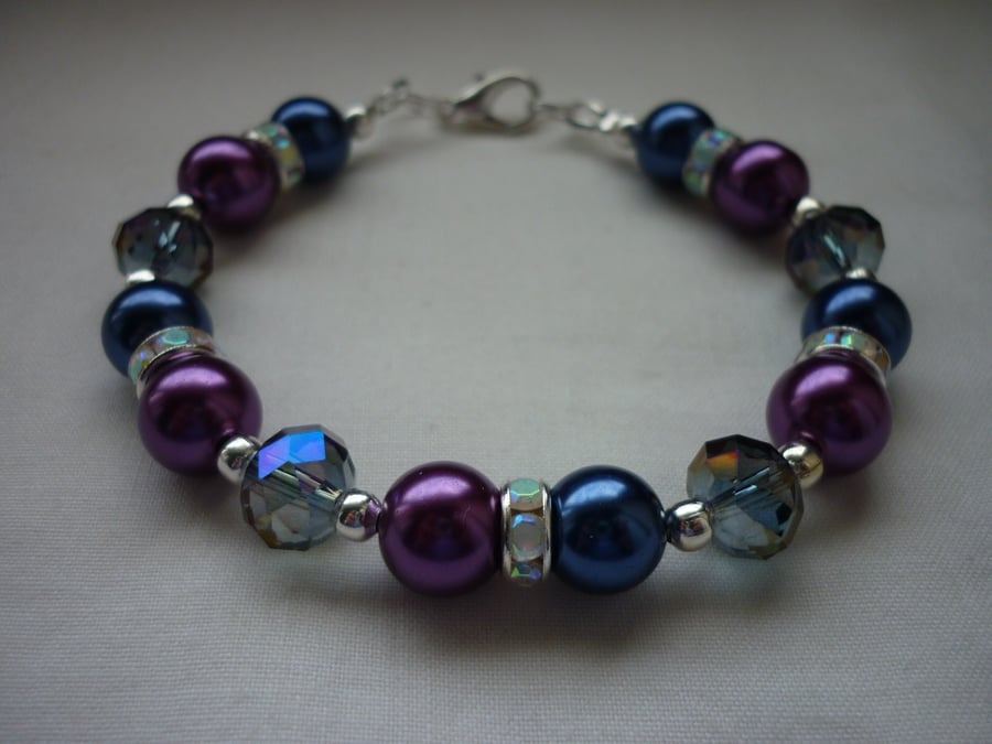 WINE AND NAVY CRYSTAL RONDELLE BRACELET.  632