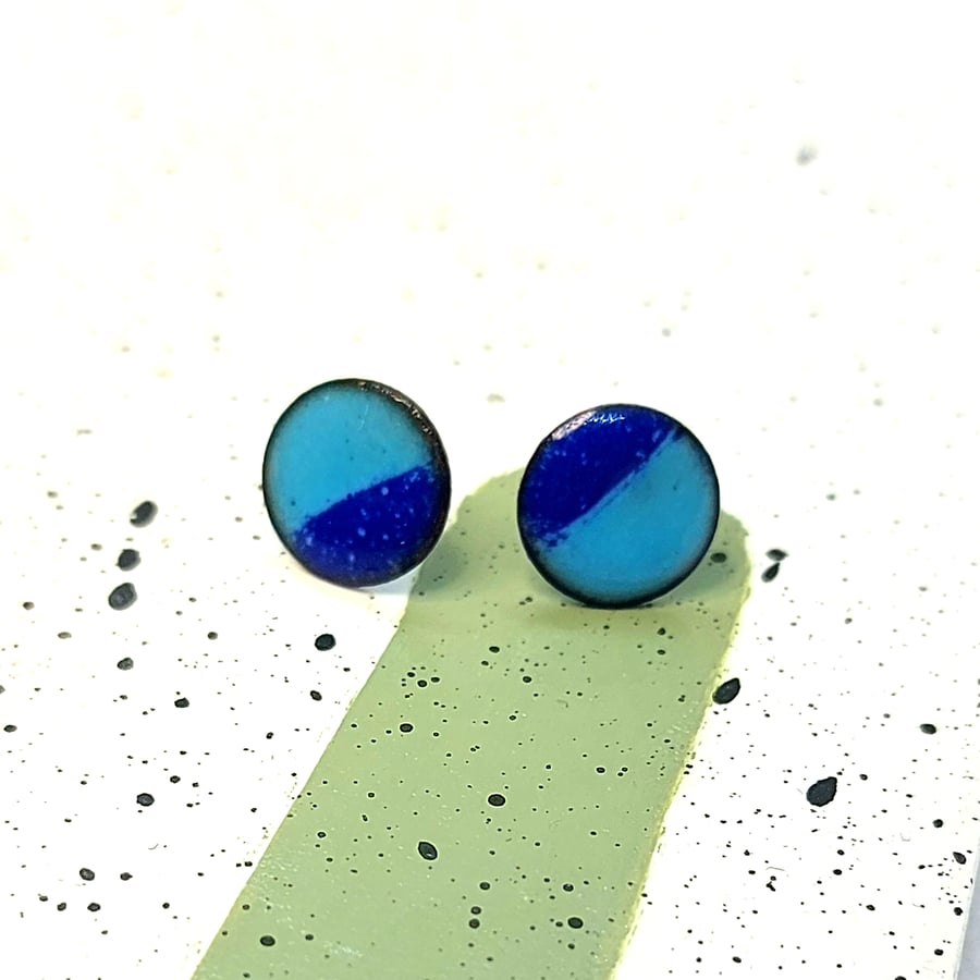 Two-tone blue enamel round stud earrings