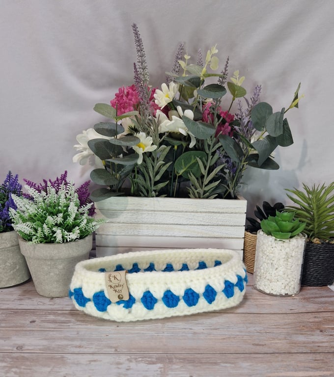 Glasses or trinket basket, hand crocheted 