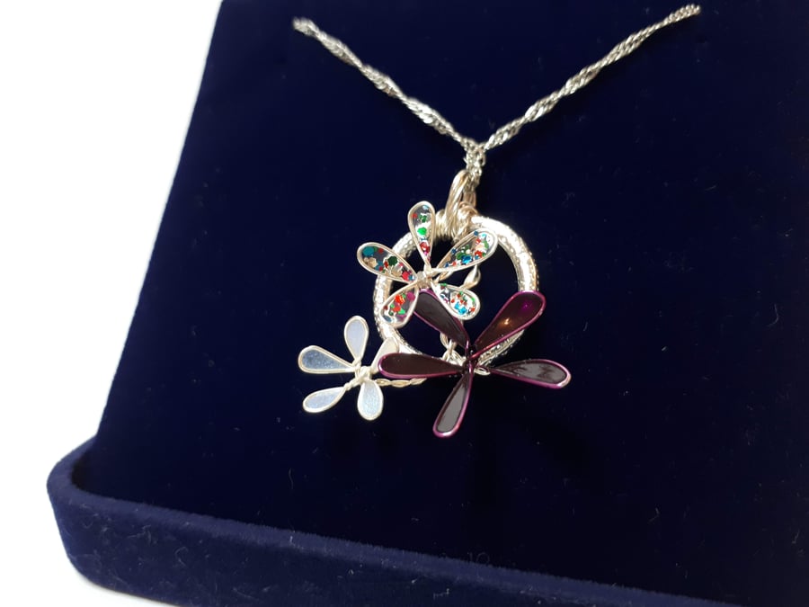 Sparkle Flowers Wire Necklace