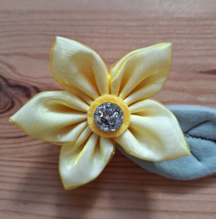 Handmade kanzashi fabric flower brooch