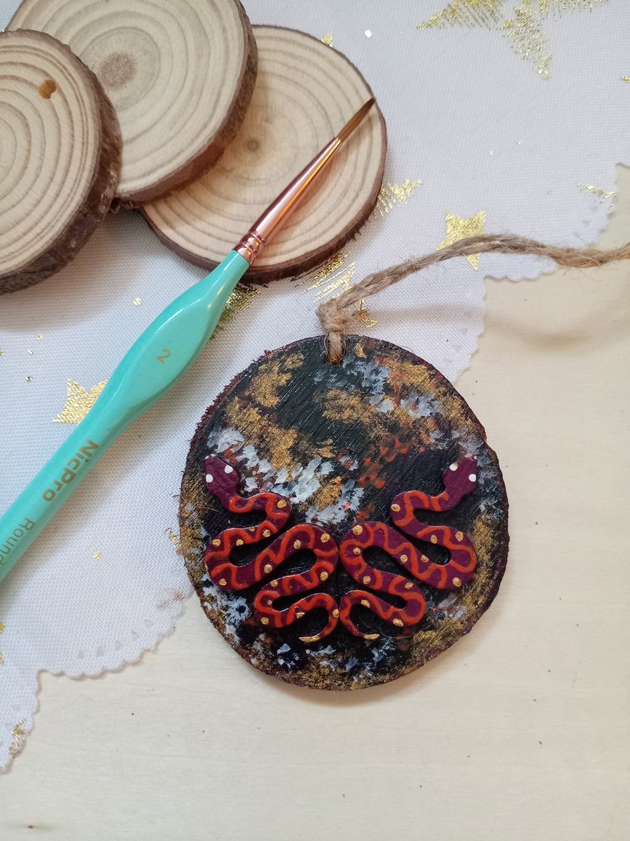 Double snake hanging woodslice decoration 