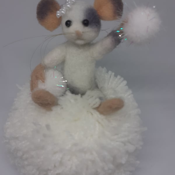 Needle felted mouse on snowball