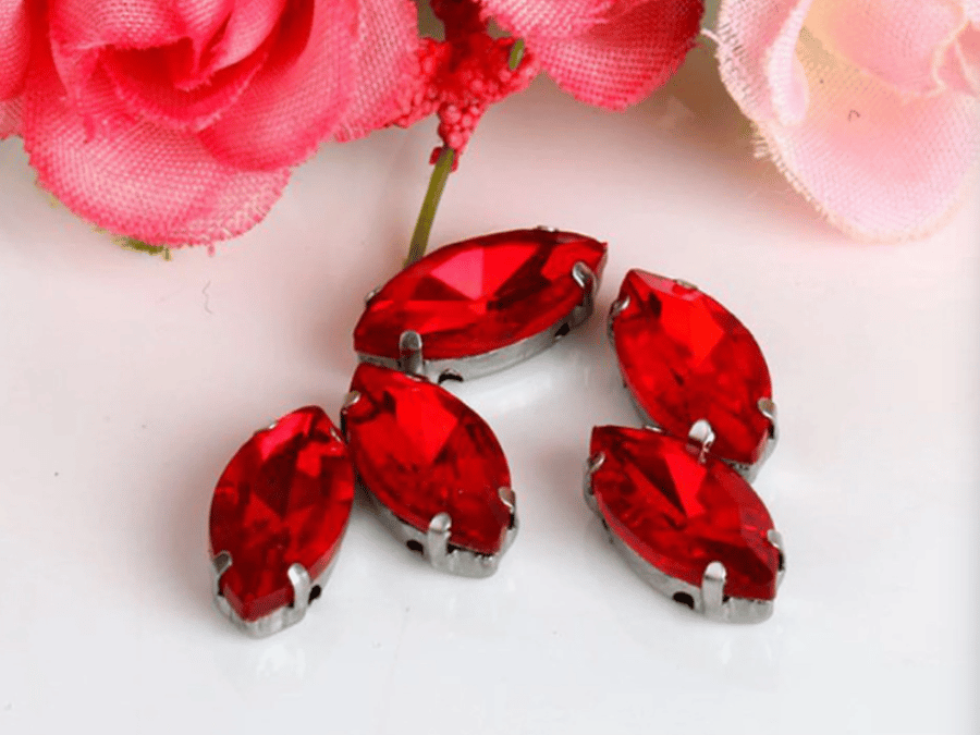 (S18S red) 50 Pcs, 5 x 10mm Sew On Crystal Horse Eye Beads, Glass Leaf 