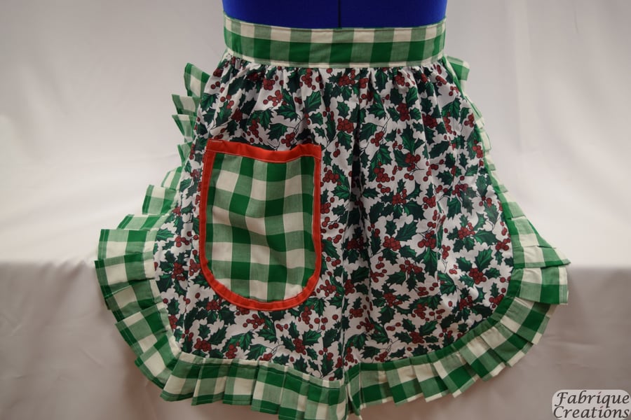 Vintage 50s Style Half Apron Pinny - Christmas Holly on White with Green Trim